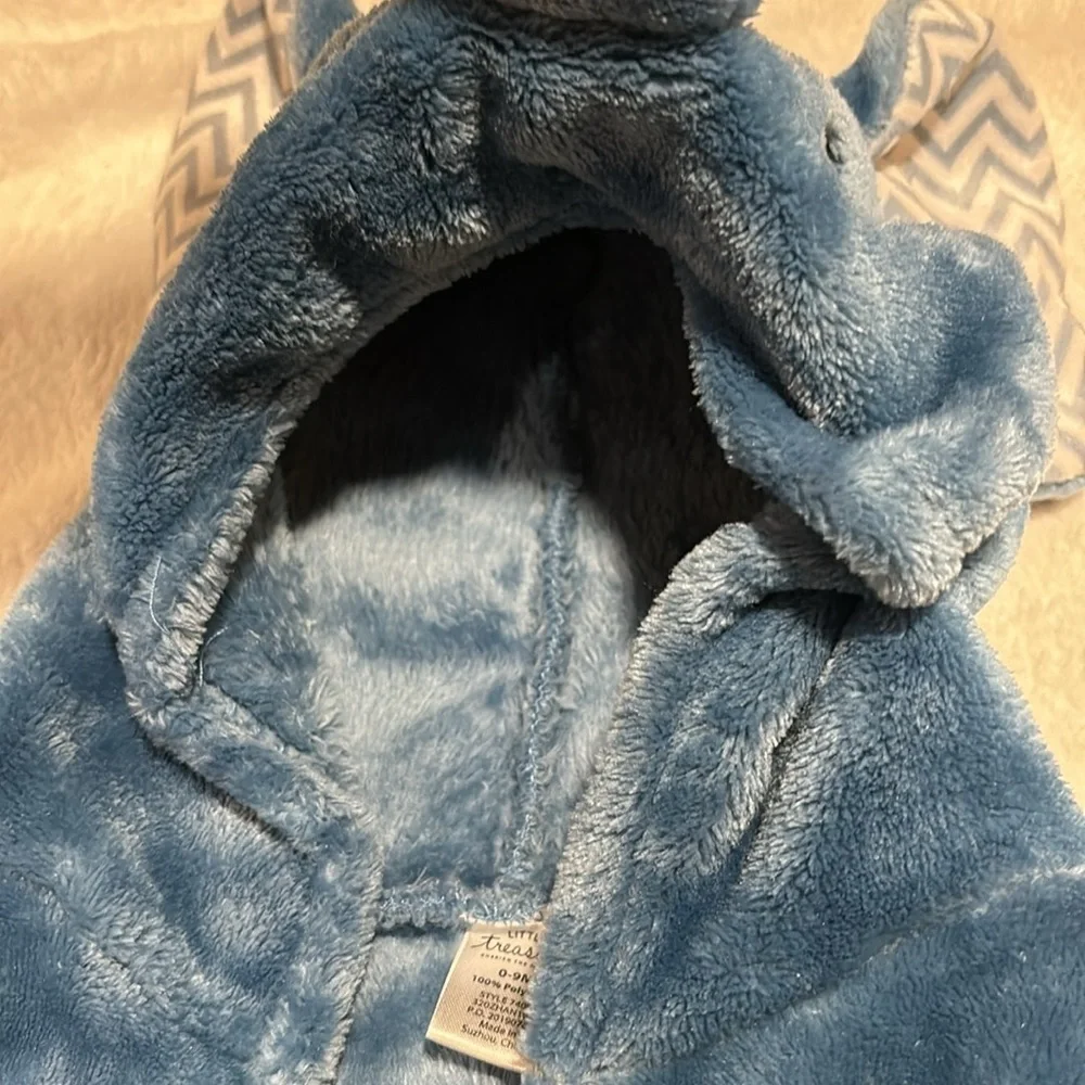 Very soft baby elephant robe with hood and tie. Blue in color! Very warm & soft